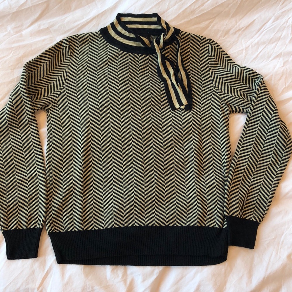 Grace Chevron Beige & Black Sweater With Bow Sz. S
